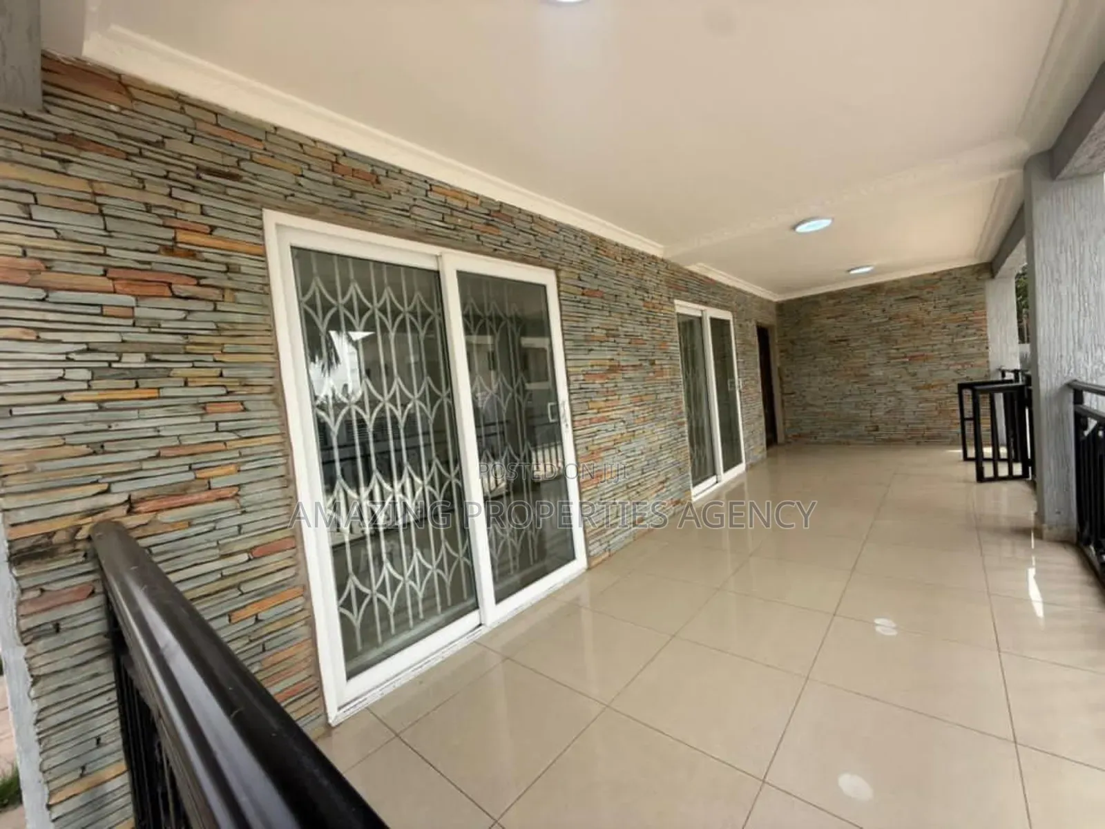 7bdrm House in Tema Community 12, Accra Metropolitan for sale