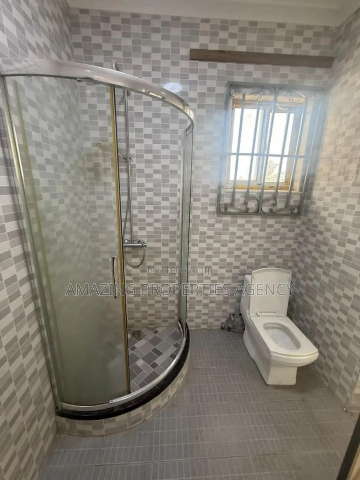 7bdrm House in Tema Community 12, Accra Metropolitan for sale