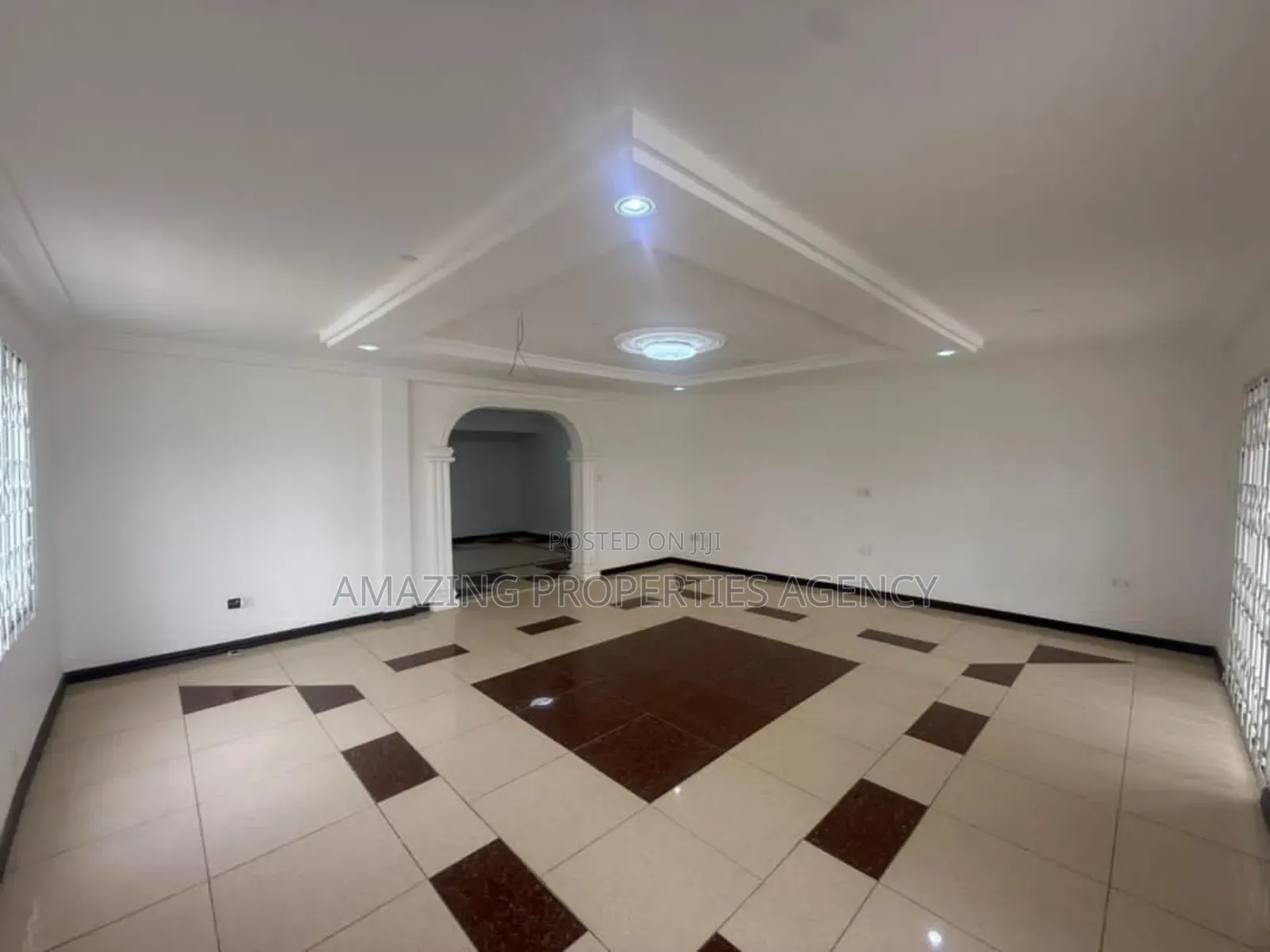 7bdrm House in Tema Community 12, Accra Metropolitan for sale