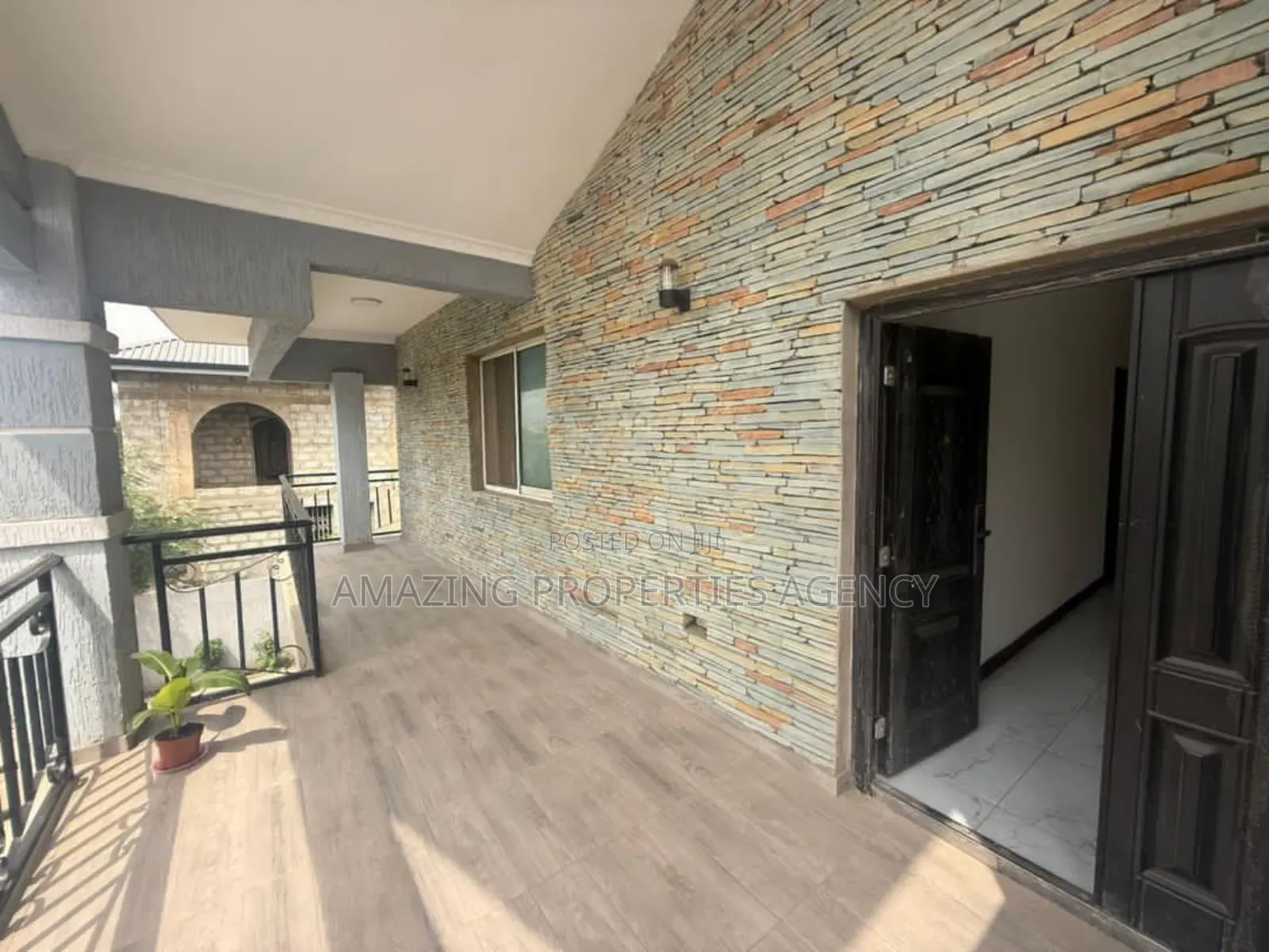 7bdrm House in Tema Community 12, Accra Metropolitan for sale