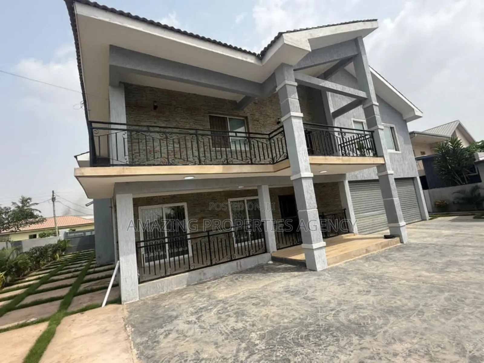 7bdrm House in Tema Community 12, Accra Metropolitan for sale