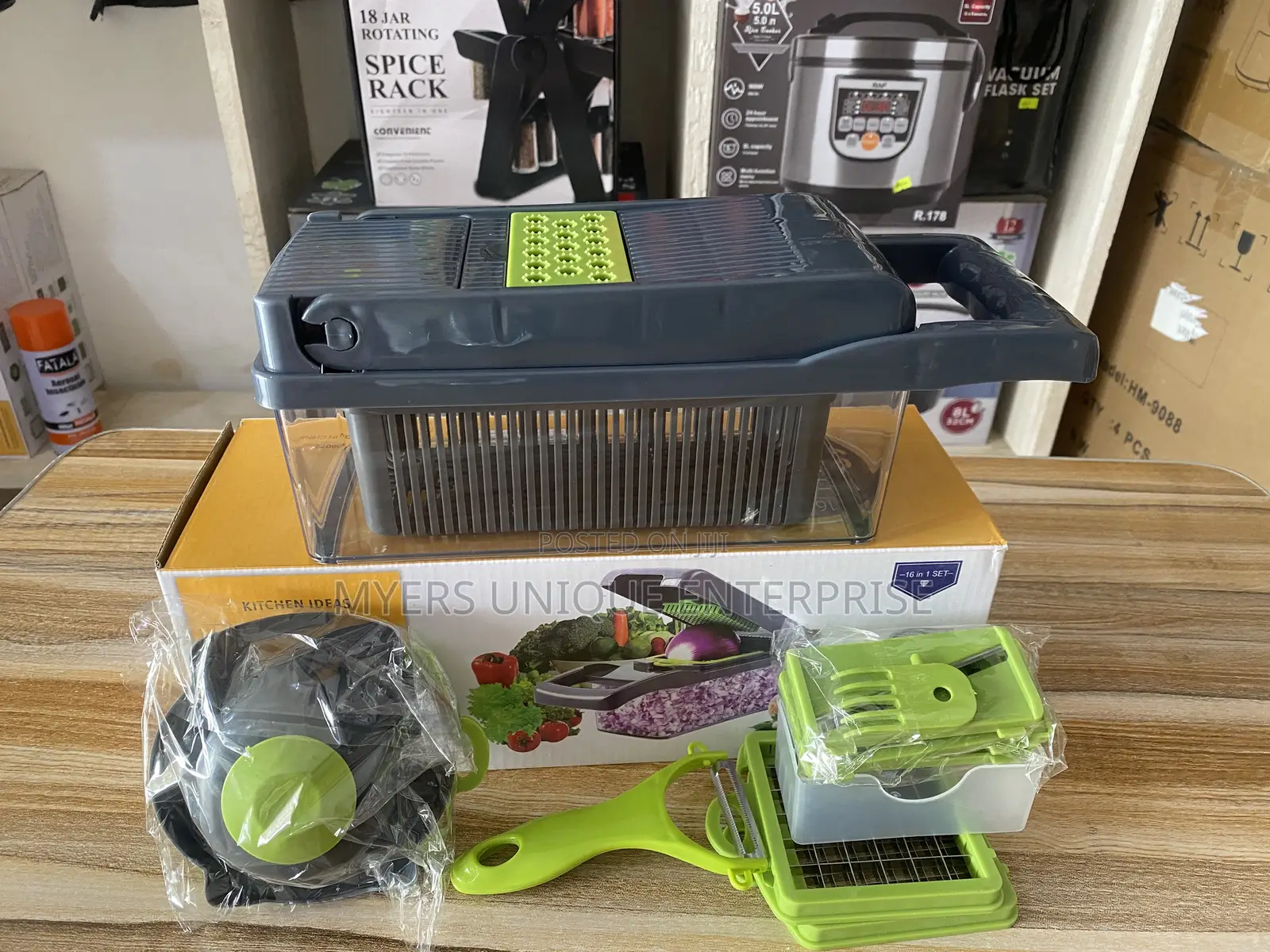Multi-Functional 16 Pieces Vegetable Chopper