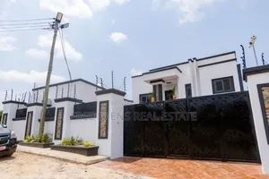 5bdrm House in Fredimens Real, Atwima Kwanwoma for sale