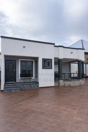 5bdrm House in Fredimens Real, Atwima Kwanwoma for sale