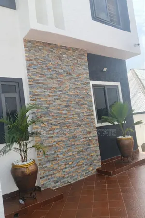 5bdrm House in Fredimens Real, Atwima Kwanwoma for sale