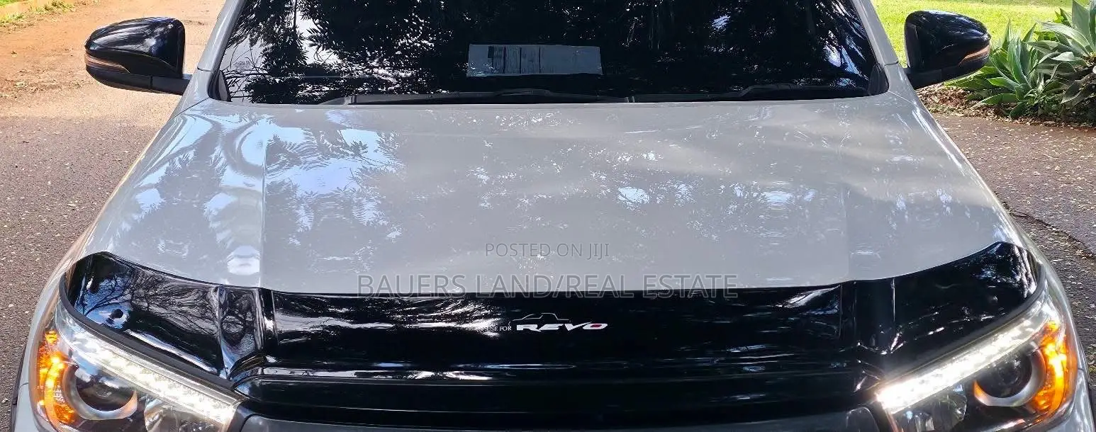 New Toyota Hilux 2025 White
