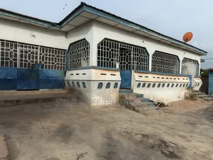 5bdrm House in Meduma, Kumasi Metropolitan for sale