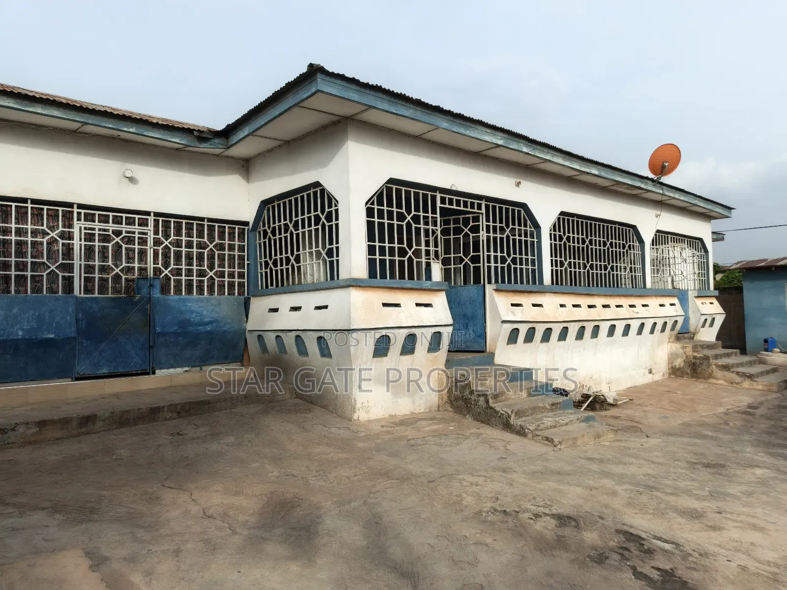 5bdrm House in Meduma, Kumasi Metropolitan for sale