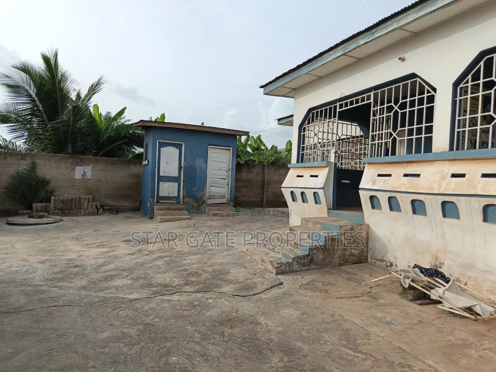 5bdrm House in Meduma, Kumasi Metropolitan for sale