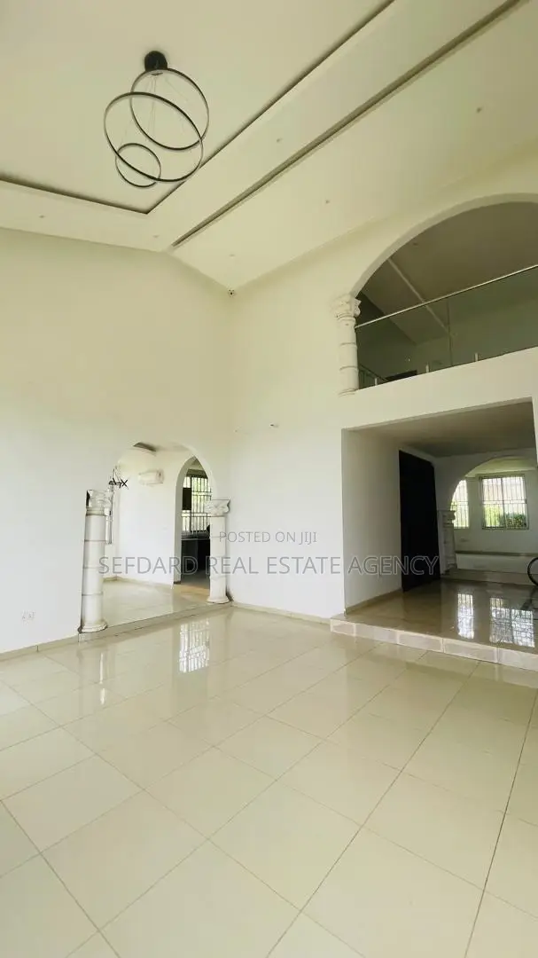 5bdrm House in Sefdard Properties, Aburi for sale