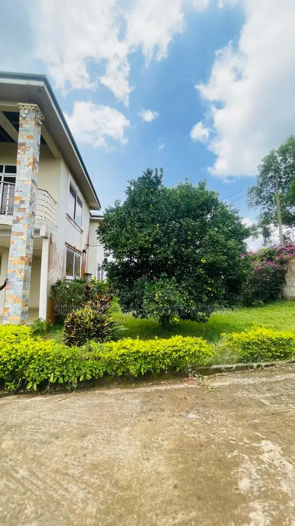 5bdrm House in Sefdard Properties, Aburi for sale
