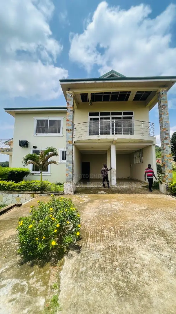 5bdrm House in Sefdard Properties, Aburi for sale