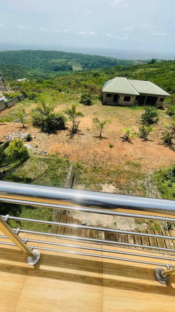 5bdrm House in Sefdard Properties, Aburi for sale