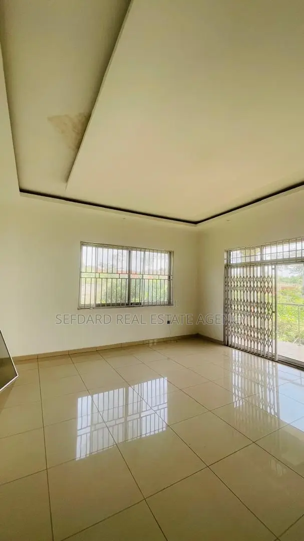5bdrm House in Sefdard Properties, Aburi for sale
