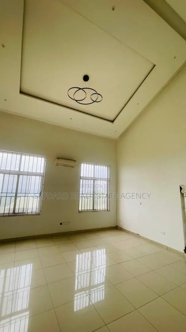 5bdrm House in Sefdard Properties, Aburi for sale