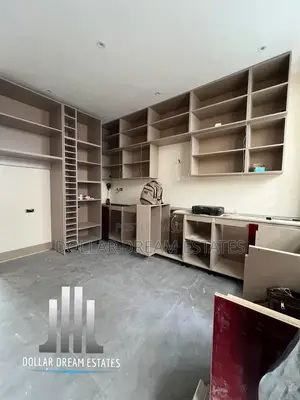 6bdrm House in Airport Residential Area for sale