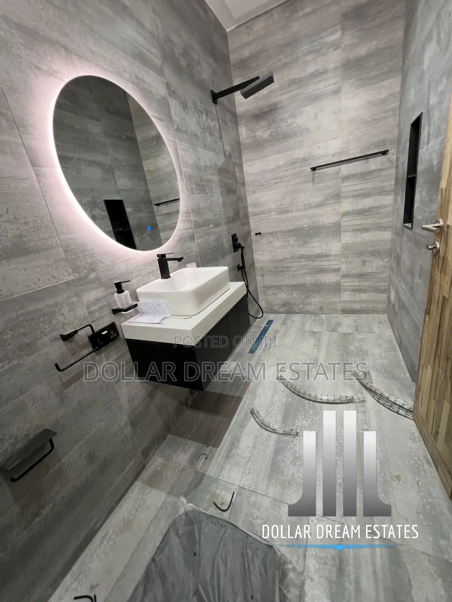 6bdrm House in Airport Residential Area for sale