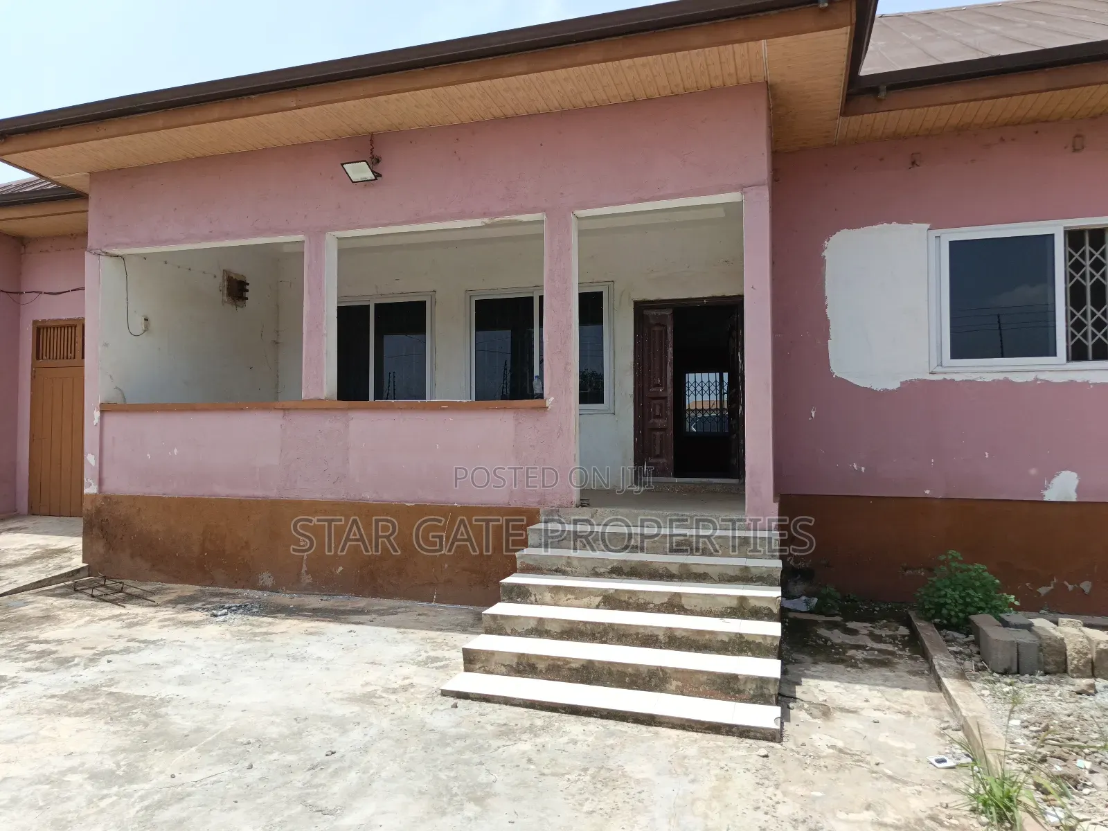 3bdrm House in Near Kumasi Airport for sale