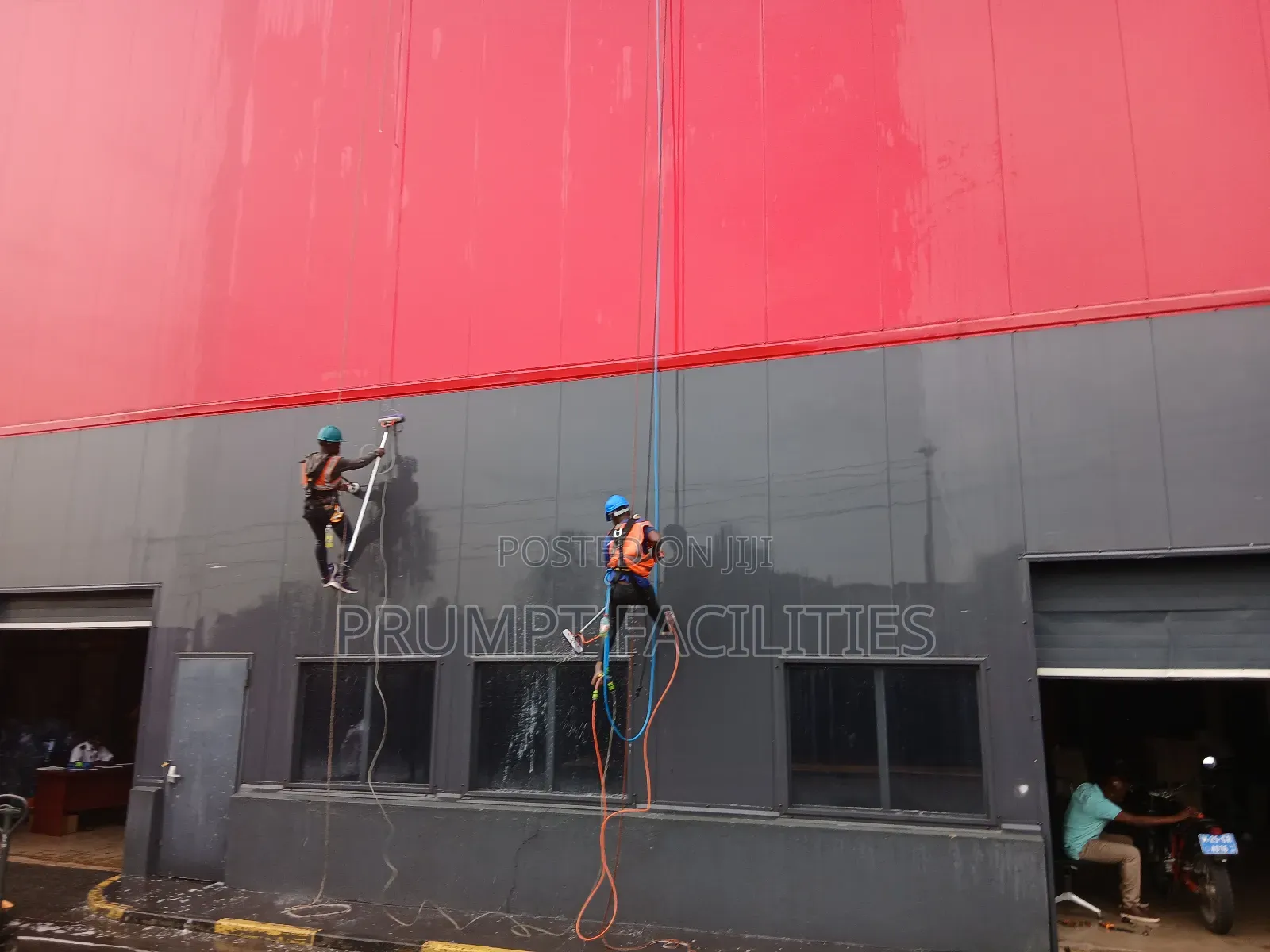 Professional Facade Cleaning Team