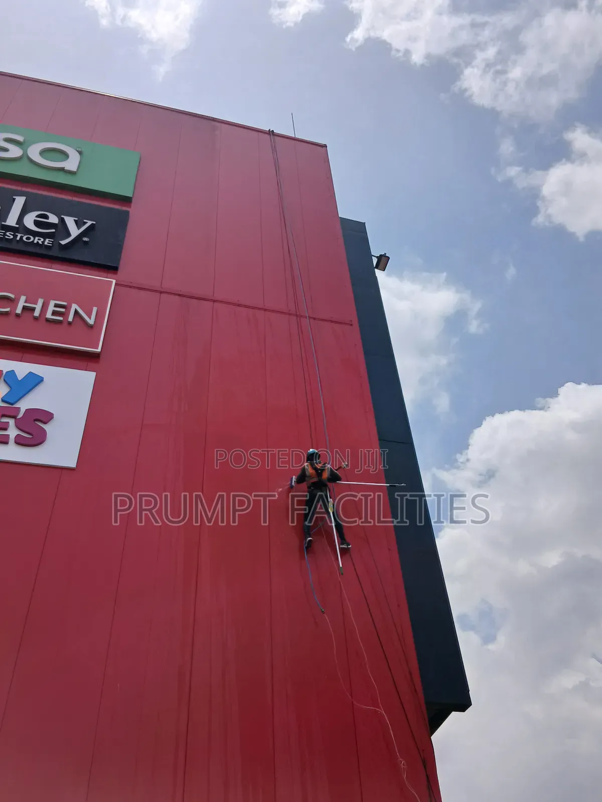 Professional Facade Cleaning Team