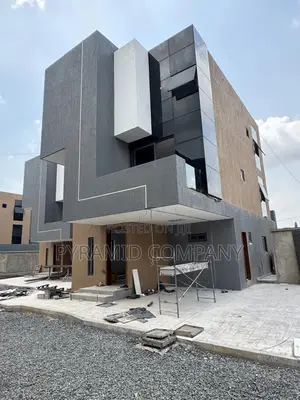 5bdrm House in Airport Residential for sale