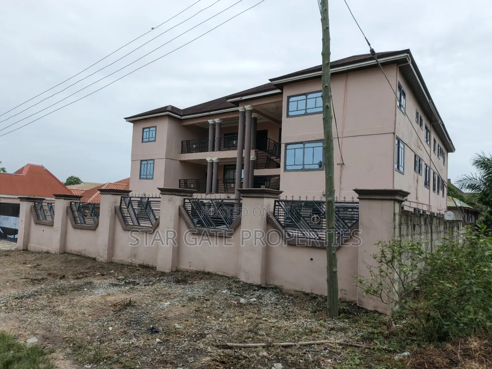 18bdrm Apartment in 18 Bedrooms, Kumasi Metropolitan for sale