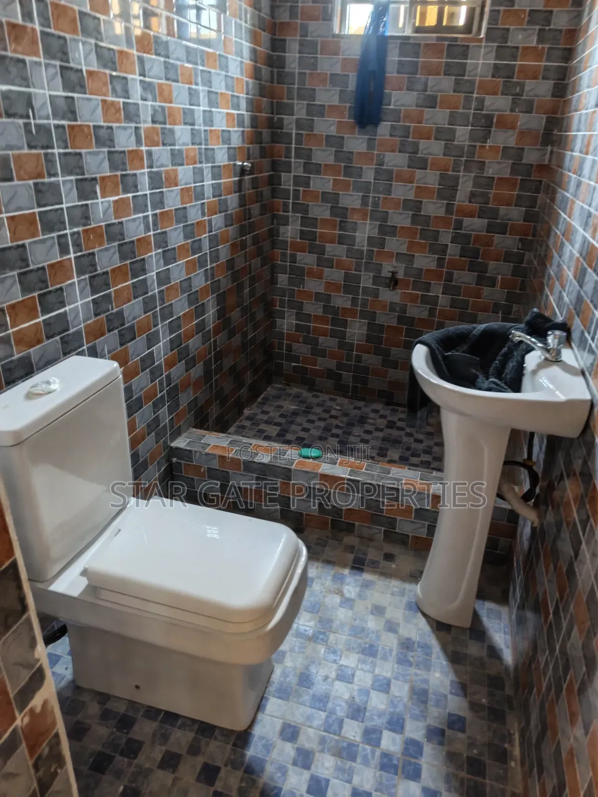 4bdrm House in Adesina, Kumasi Metropolitan for sale