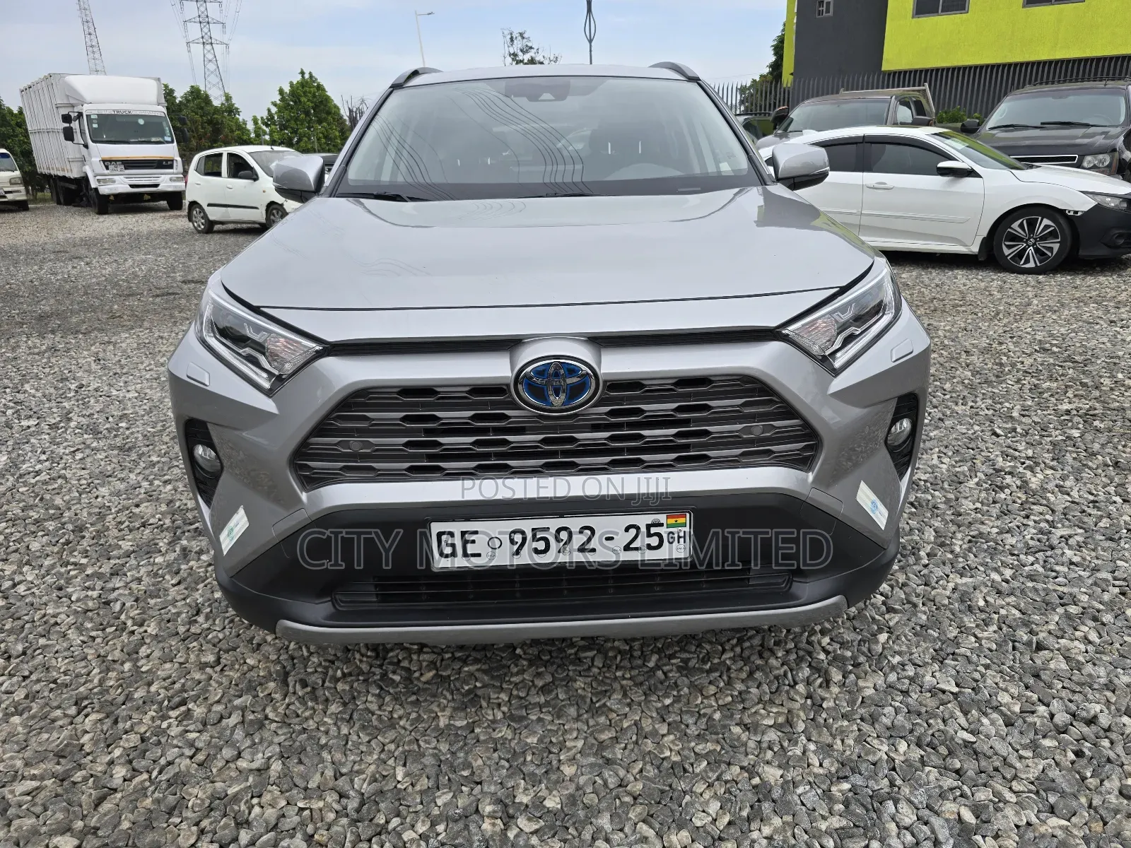 Toyota RAV4 XLE 2021 Gray