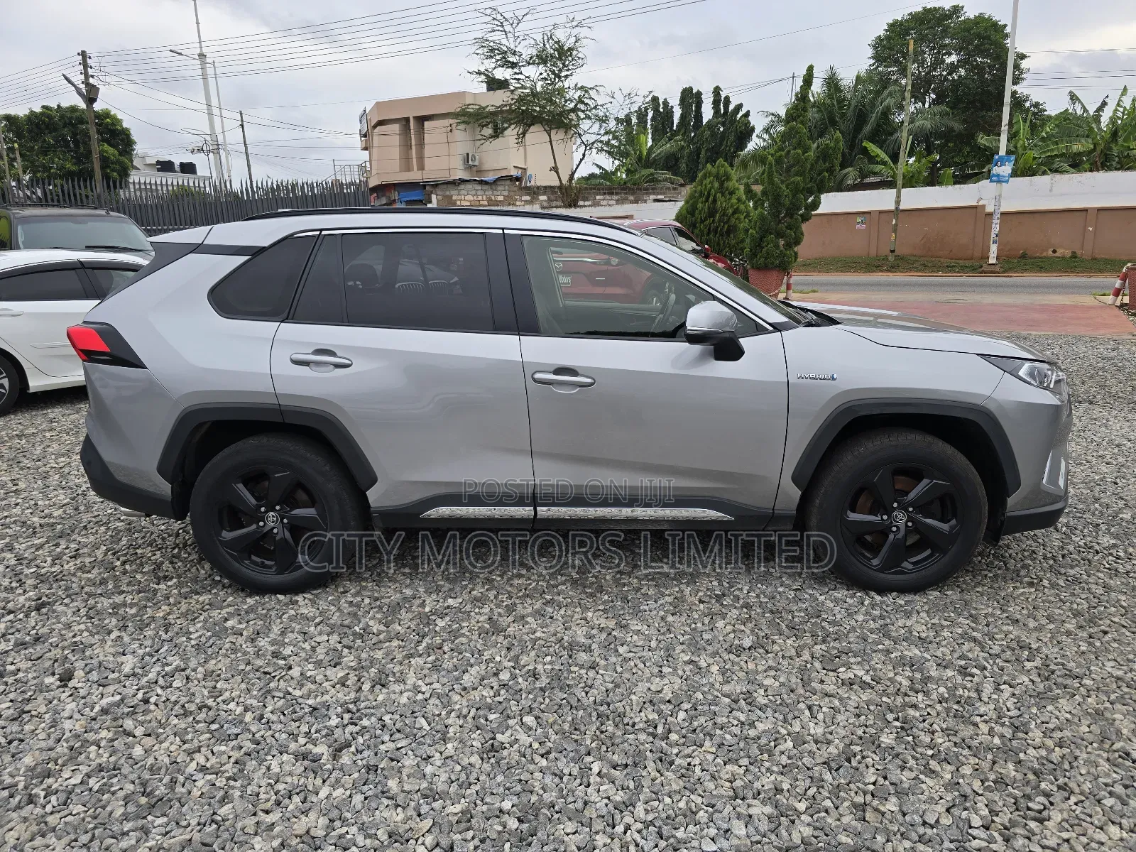 Toyota RAV4 XLE 2021 Gray