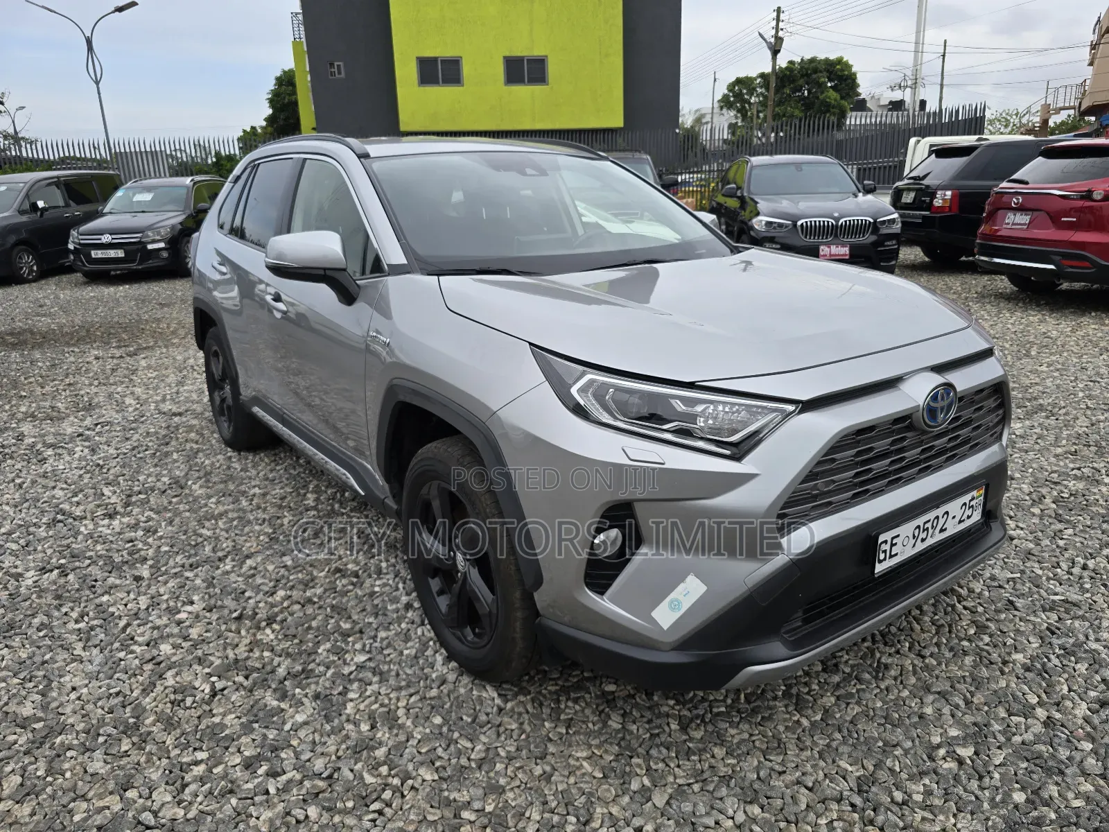 Toyota RAV4 XLE 2021 Gray