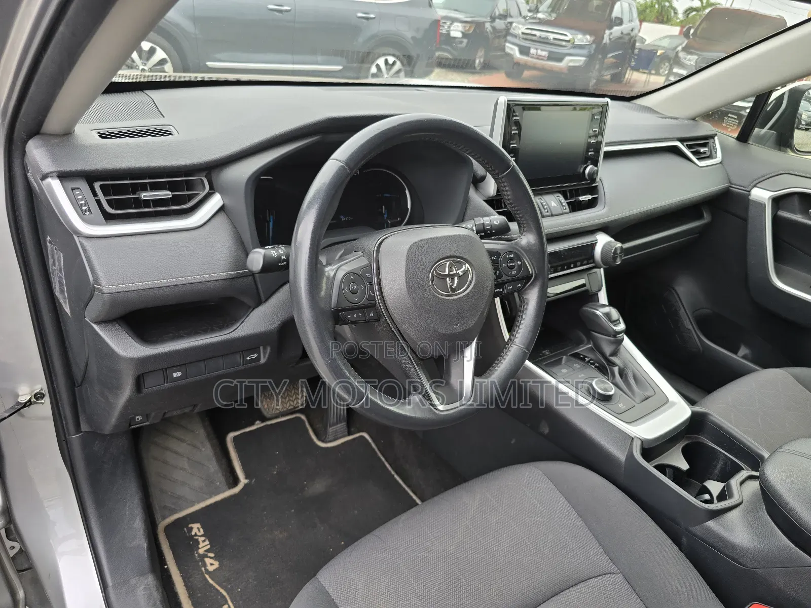 Toyota RAV4 XLE 2021 Gray