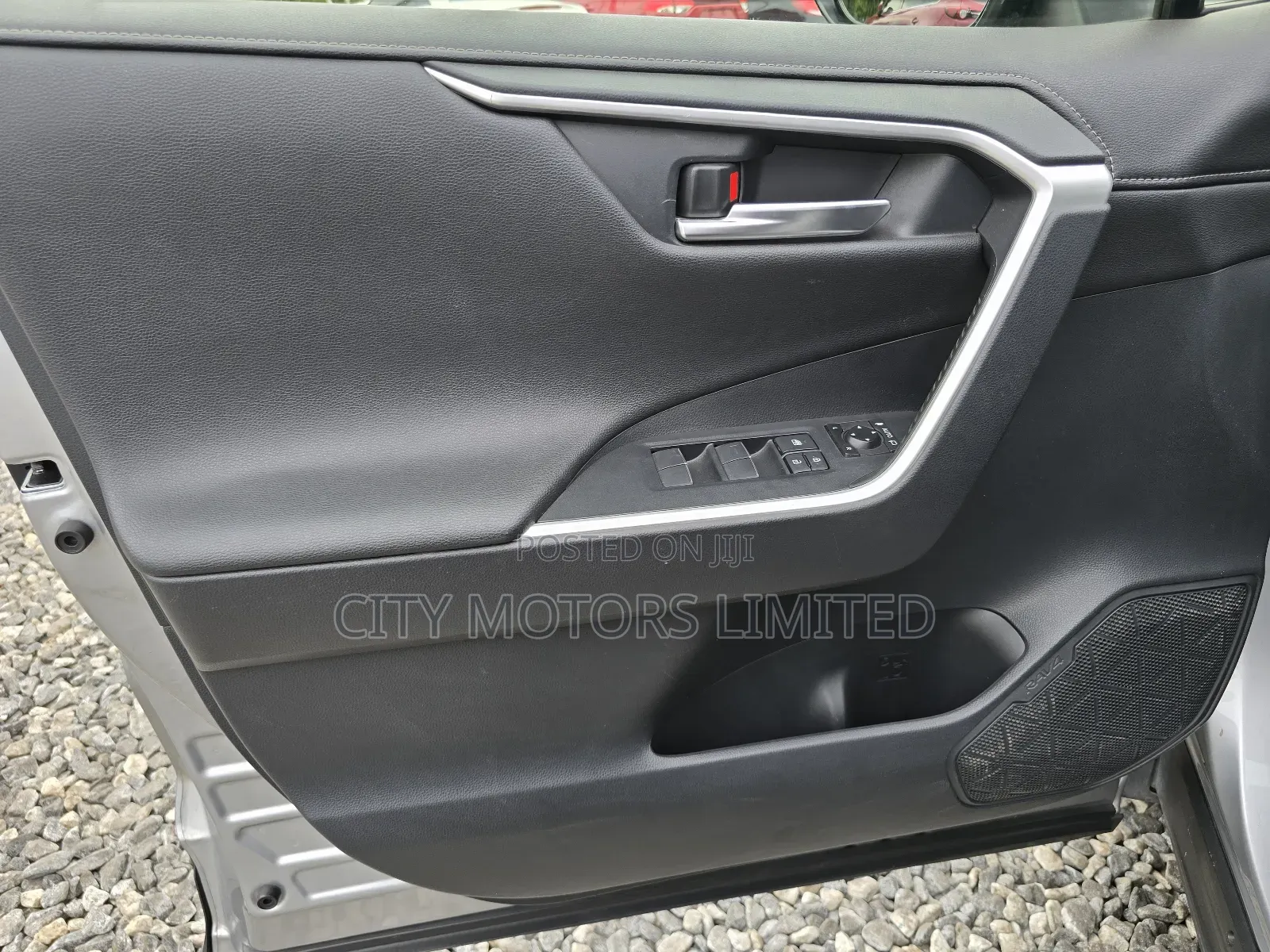 Toyota RAV4 XLE 2021 Gray