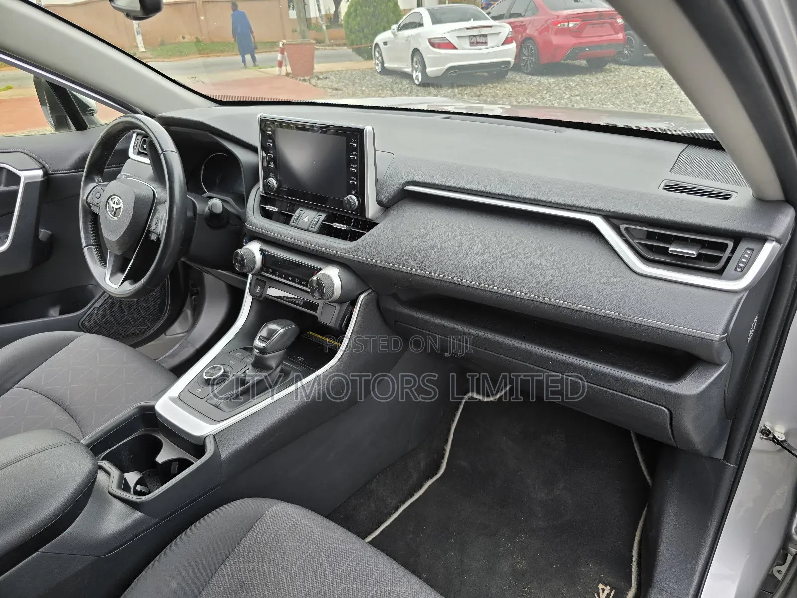 Toyota RAV4 XLE 2021 Gray
