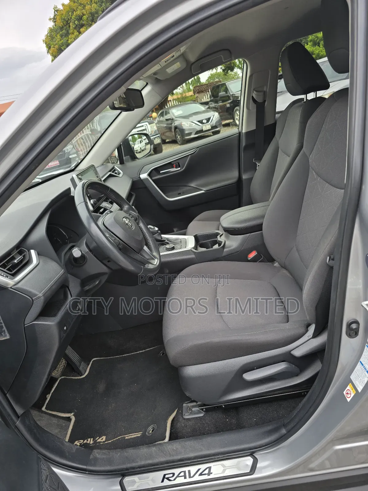 Toyota RAV4 XLE 2021 Gray