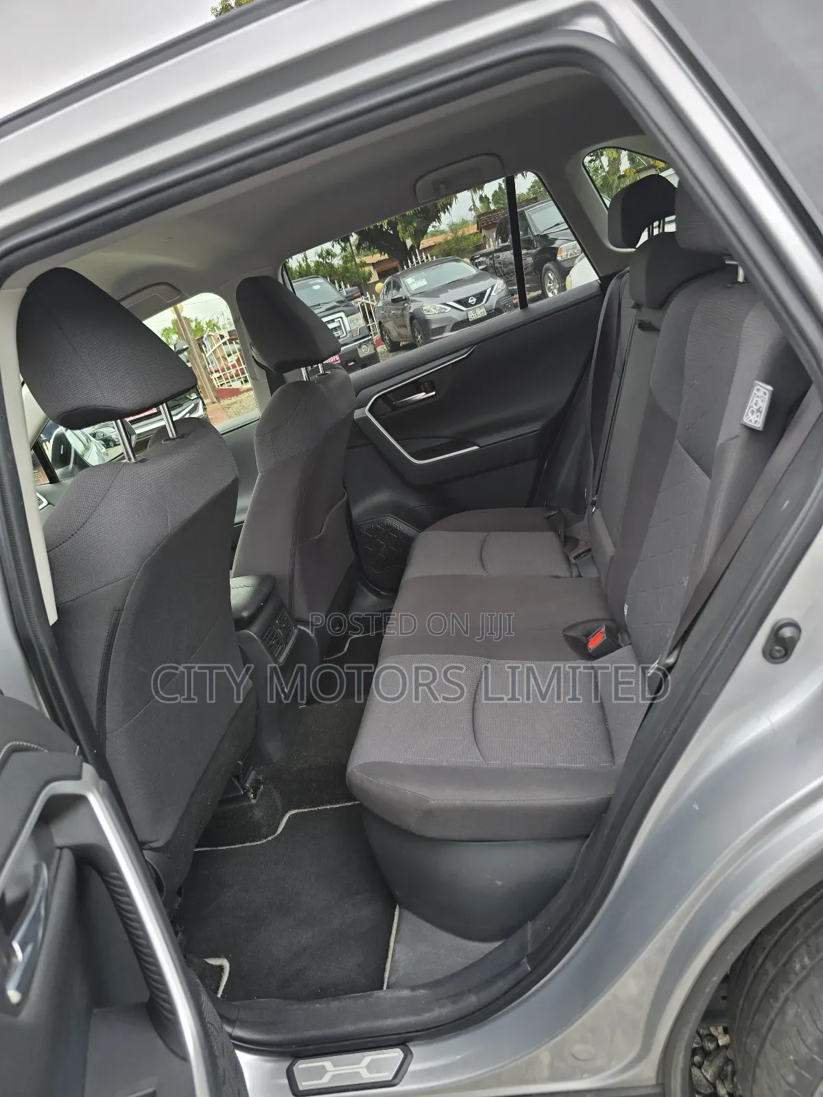 Toyota RAV4 XLE 2021 Gray