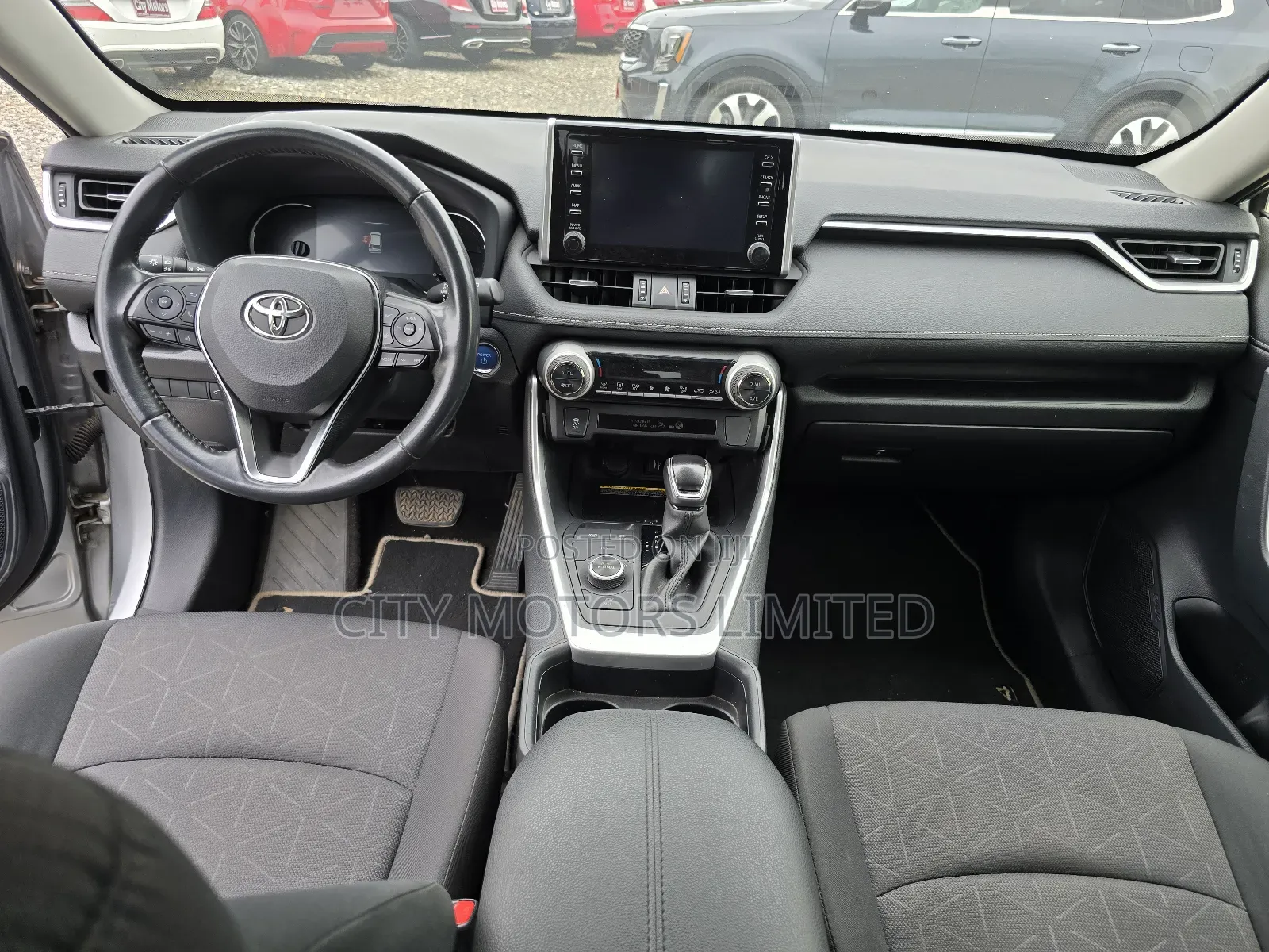 Toyota RAV4 XLE 2021 Gray