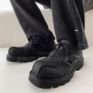 Authentic Black Sneaker