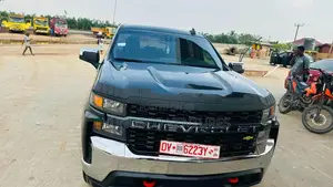 Chevrolet Silverado 2021 Green
