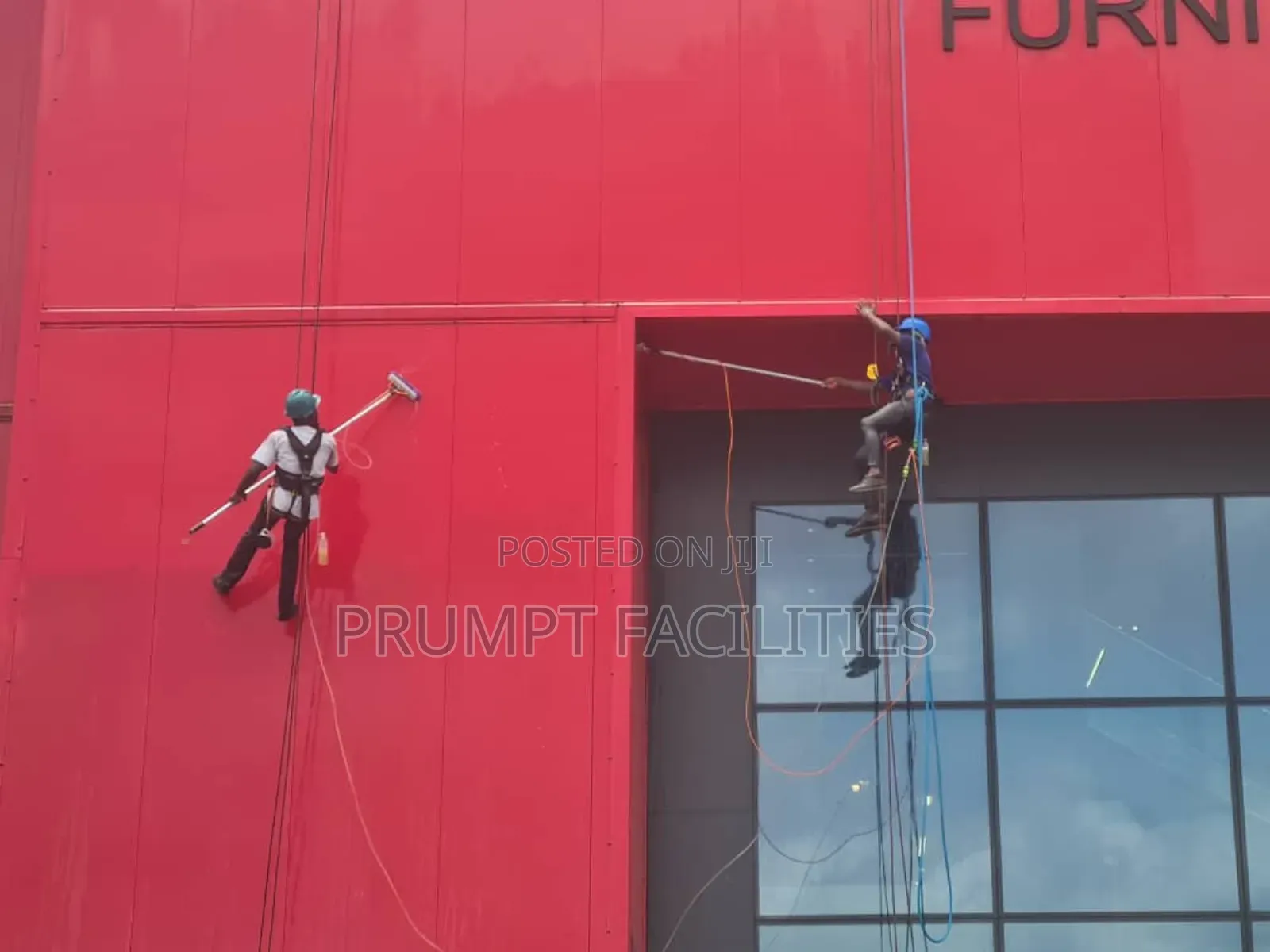 Urgent Window Glass Facade Cleaning