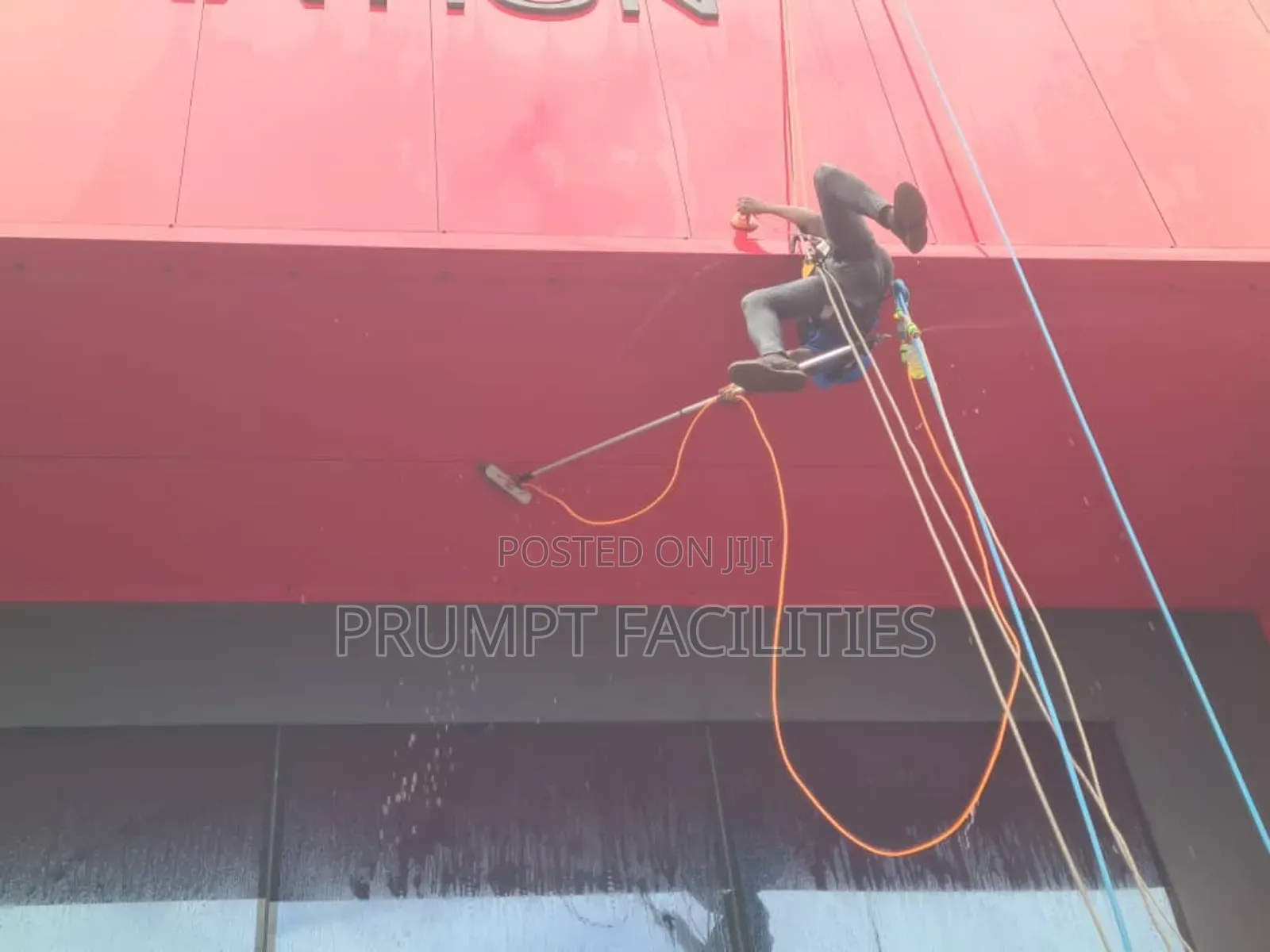 Urgent Window Glass Facade Cleaning