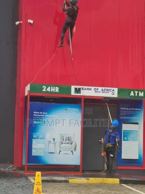 Urgent Window Glass Facade Cleaning