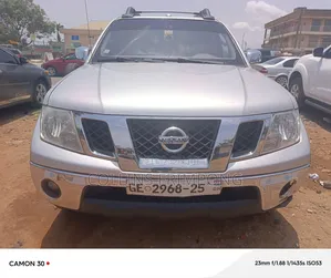 Nissan Frontier Crew Cab SE 4x4 2011 Silver