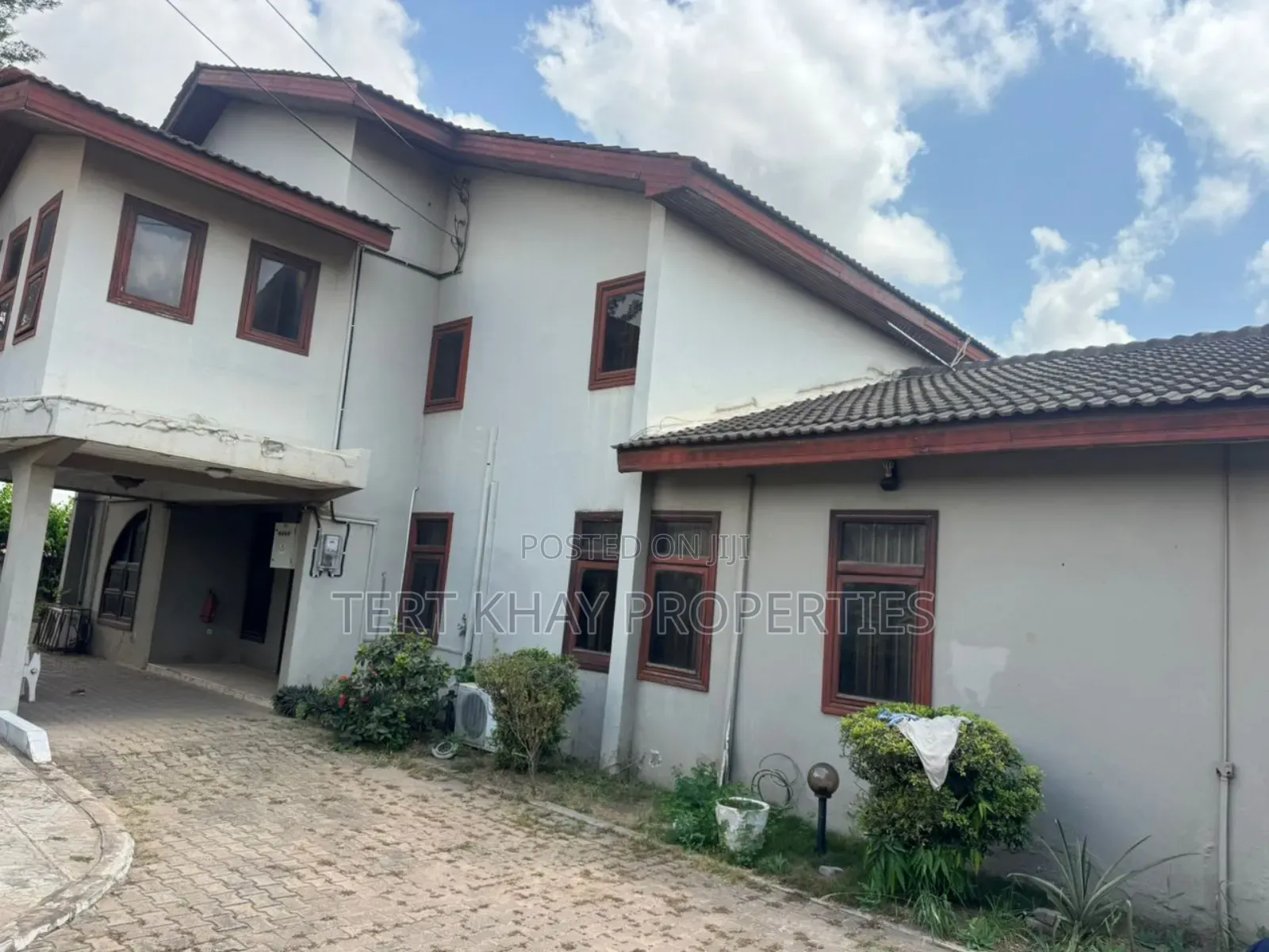 6bdrm House in Achimota for sale