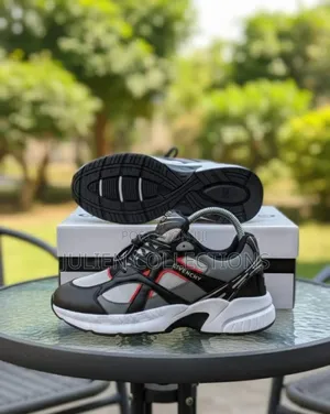 Givenchy Sneaker