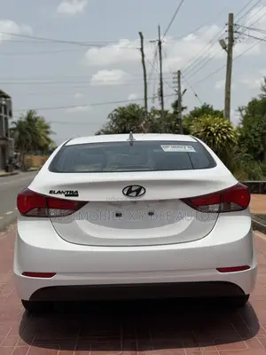 Hyundai Elantra SE 4dr Sedan (1.8L 4cyl 6A) 2015 White