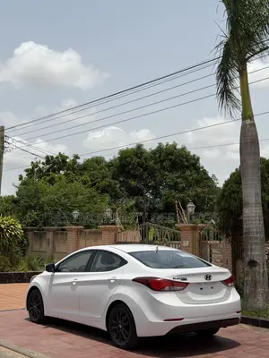 Hyundai Elantra SE 4dr Sedan (1.8L 4cyl 6A) 2015 White