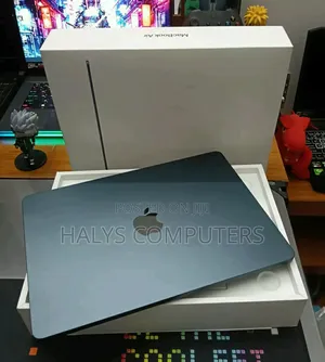 New Laptop Apple MacBook Air 2022 M2 16GB Apple M2 SSD 512GB