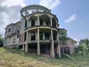 6bdrm Mansion in Kitasi, Aburi for sale