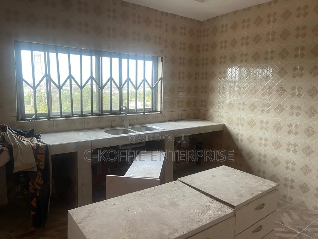 3bdrm Apartment in North Kaneshie for rent