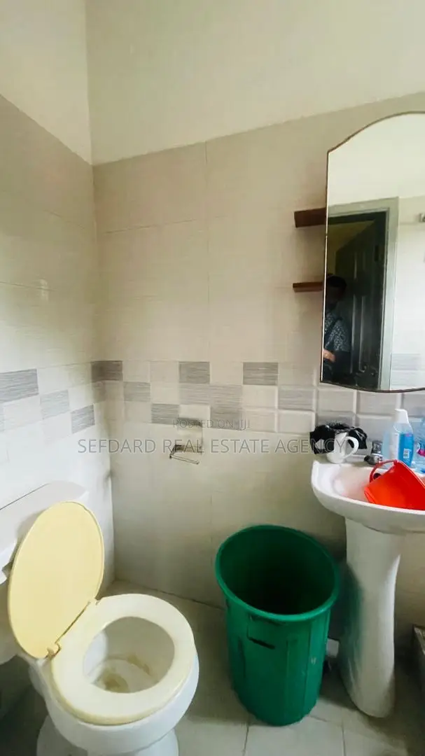 4bdrm House in Sefdard Properties, Amasaman for sale